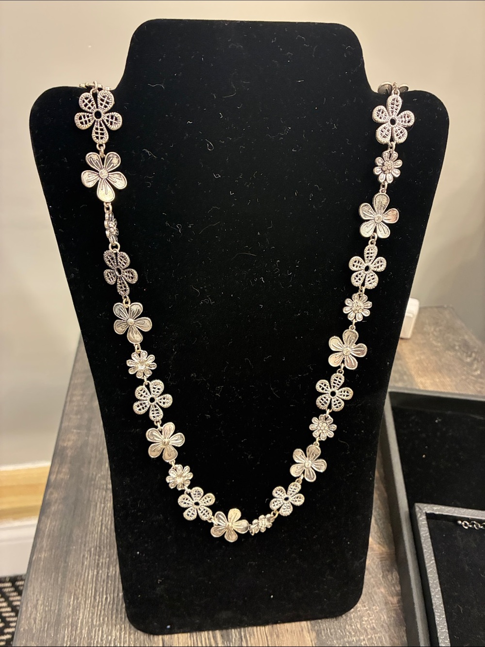 Premier Designs Silver Floral Link Necklace